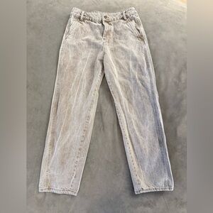 Zara tailored barrel jeans. Size 6
Discoloration due to washing